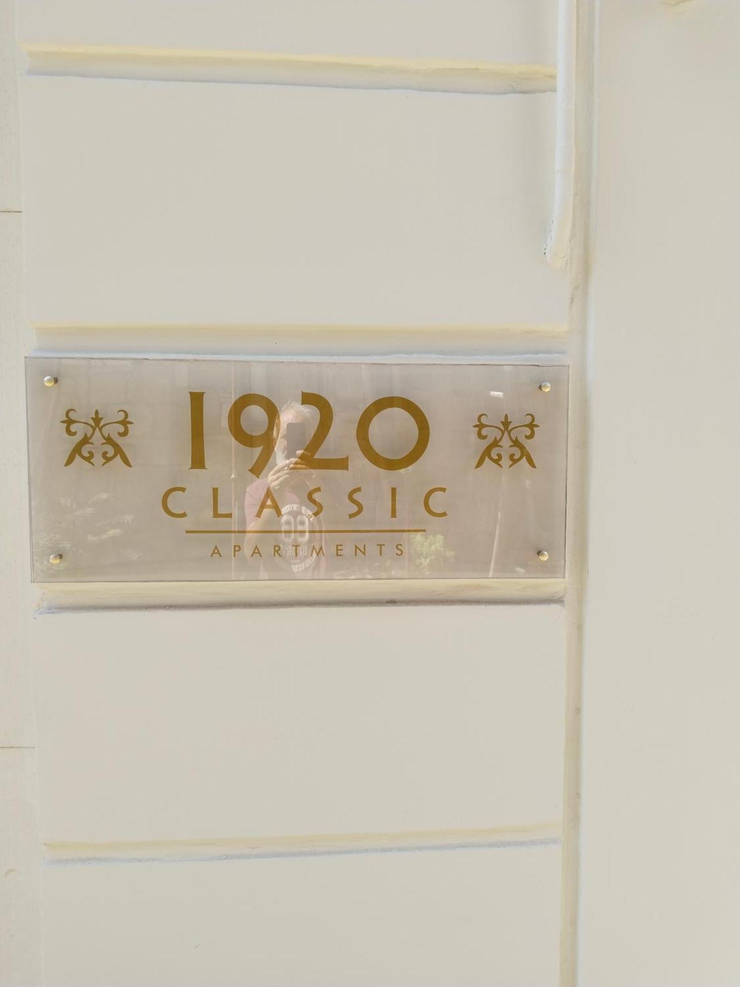 1920 Classic Kalamata Luaran gambar